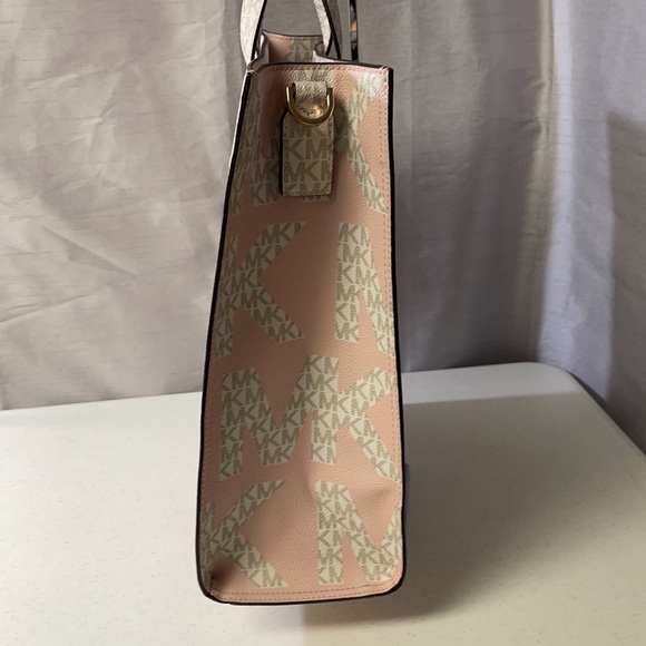 Michael Kors Tote Bag - Picture 4 of 14